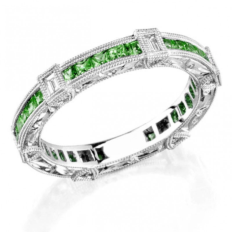 Diamond and Tsavorite engraved ring